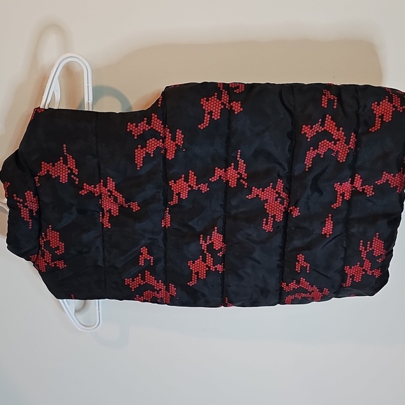 Puma Black and Red Size 8 Snap Up Puffer Vest - Picture 4 of 6